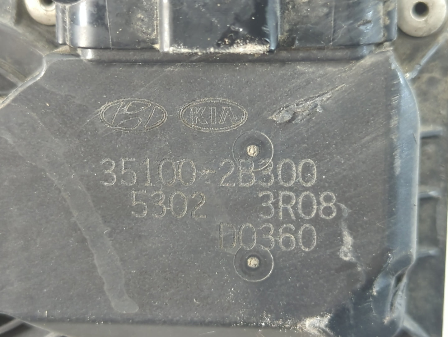 2012-2017 Hyundai Veloster Throttle Body P/N:35100-2B300 Fits Fits 2012 2013 2014 2015 2016 2017 2018 2019 OEM Used Auto Par