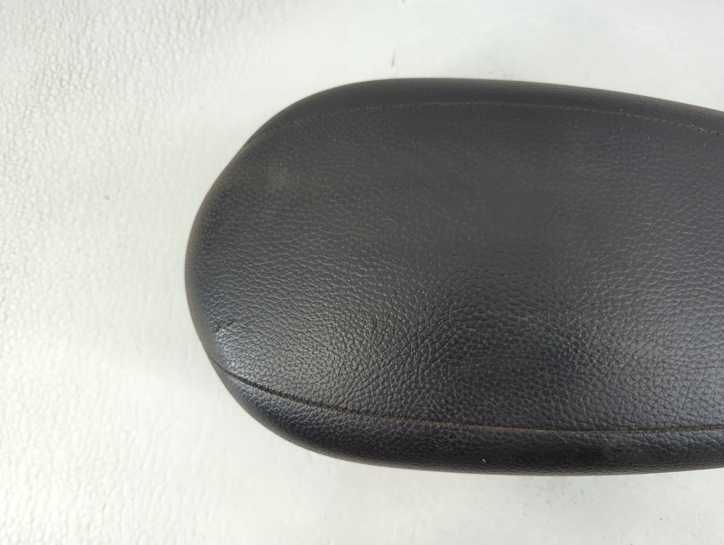 2013-2017 Hyundai Veloster Center Console Armrest Cover Lid P/N:140307 Fits Fits 2013 2014 2015 2016 2017 OEM Used Auto Part