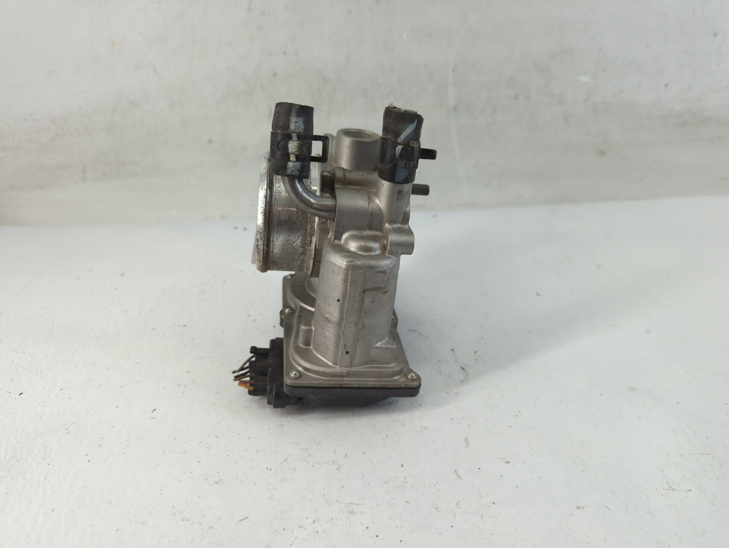 2013-2014 Hyundai Veloster Throttle Body P/N:35100-2B320 Fits Fits 2013 2014 2015 2016 OEM Used Auto Parts - Oemusedautopart