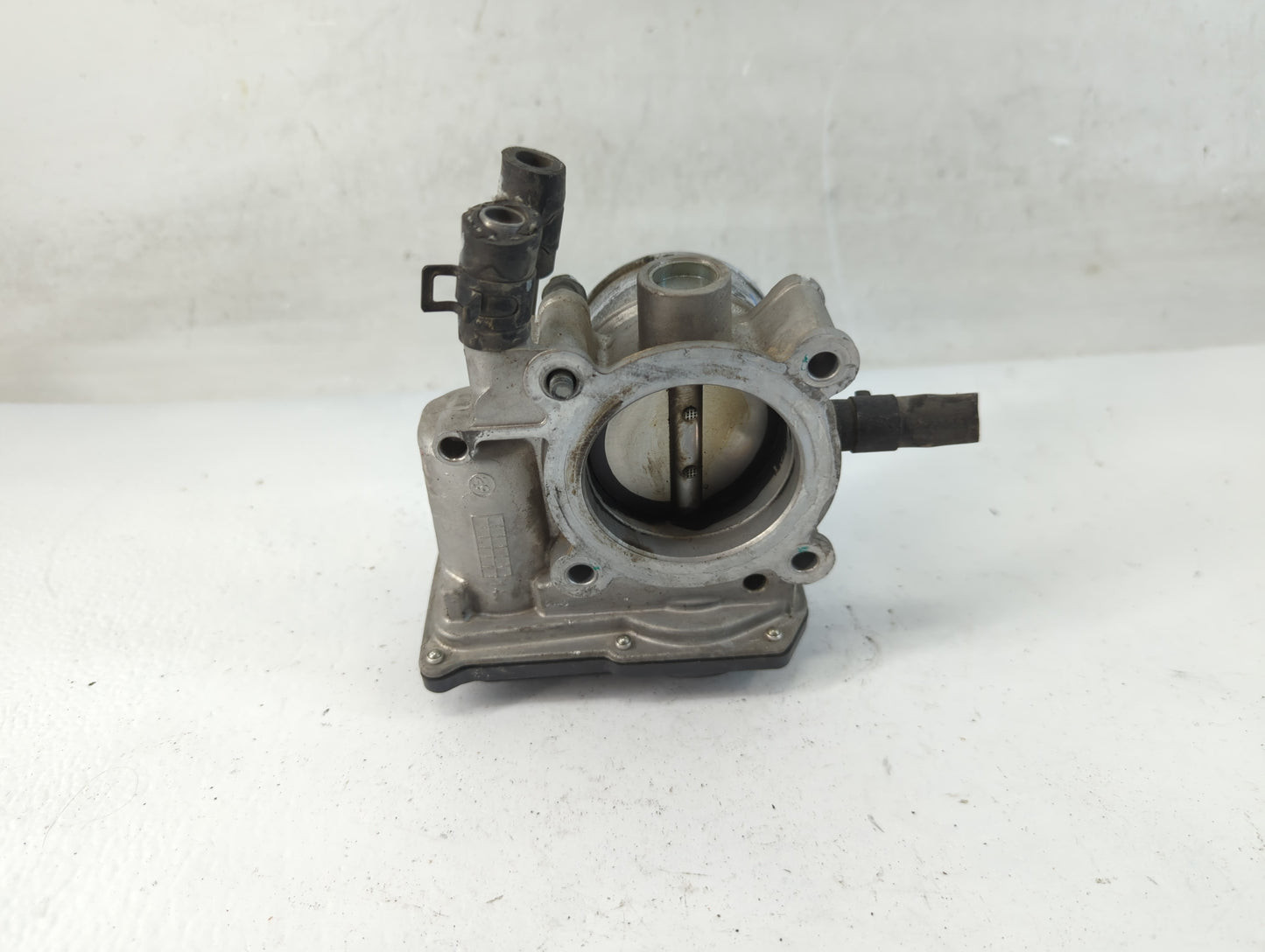 2013-2014 Hyundai Veloster Throttle Body P/N:35100-2B320 Fits Fits 2013 2014 2015 2016 OEM Used Auto Parts - Oemusedautopart