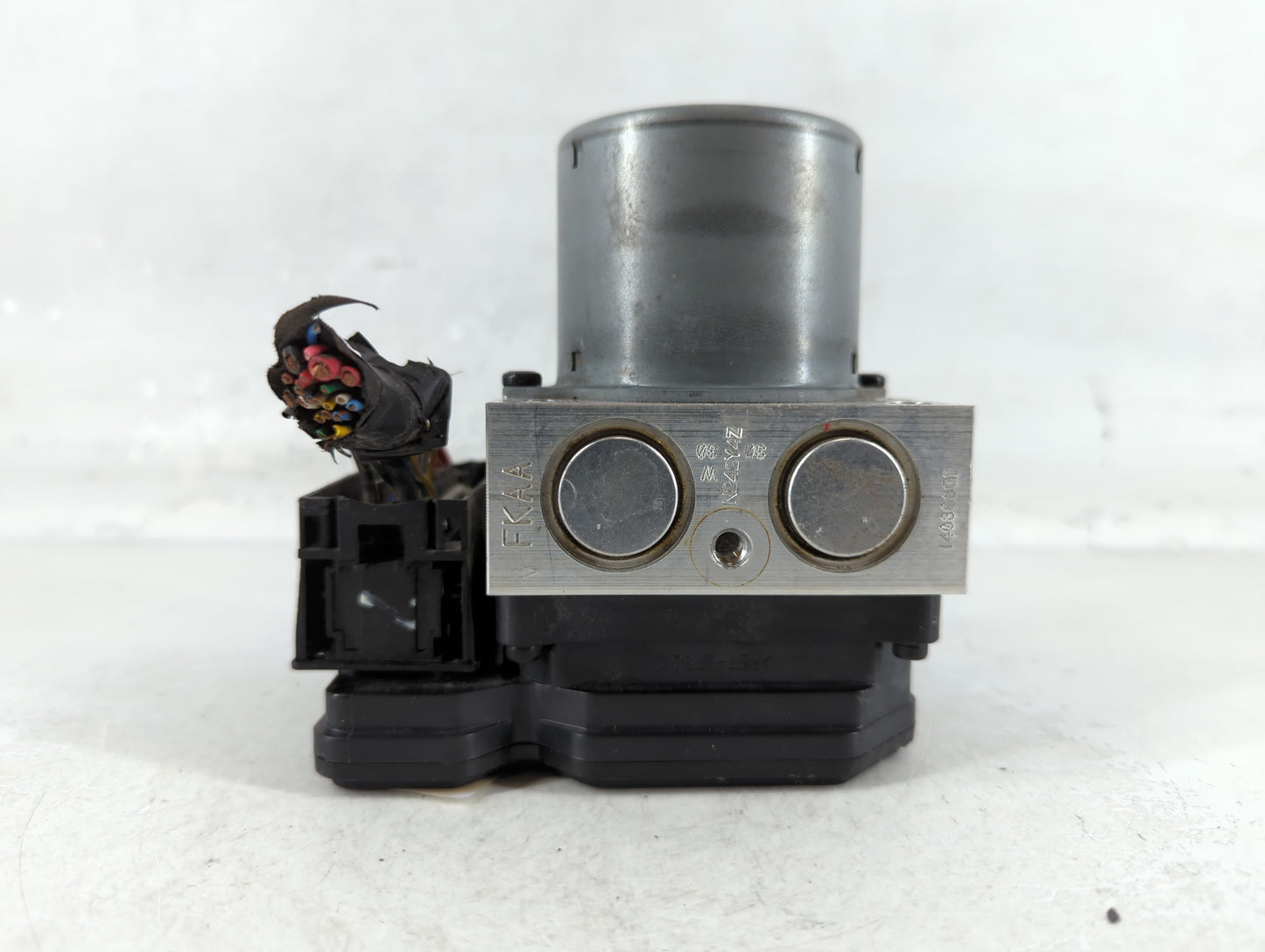 2014 Hyundai Veloster ABS Pump Control Module Replacement P/N:58920-2V470 Fits OEM Used Auto Parts - Oemusedautoparts1.com