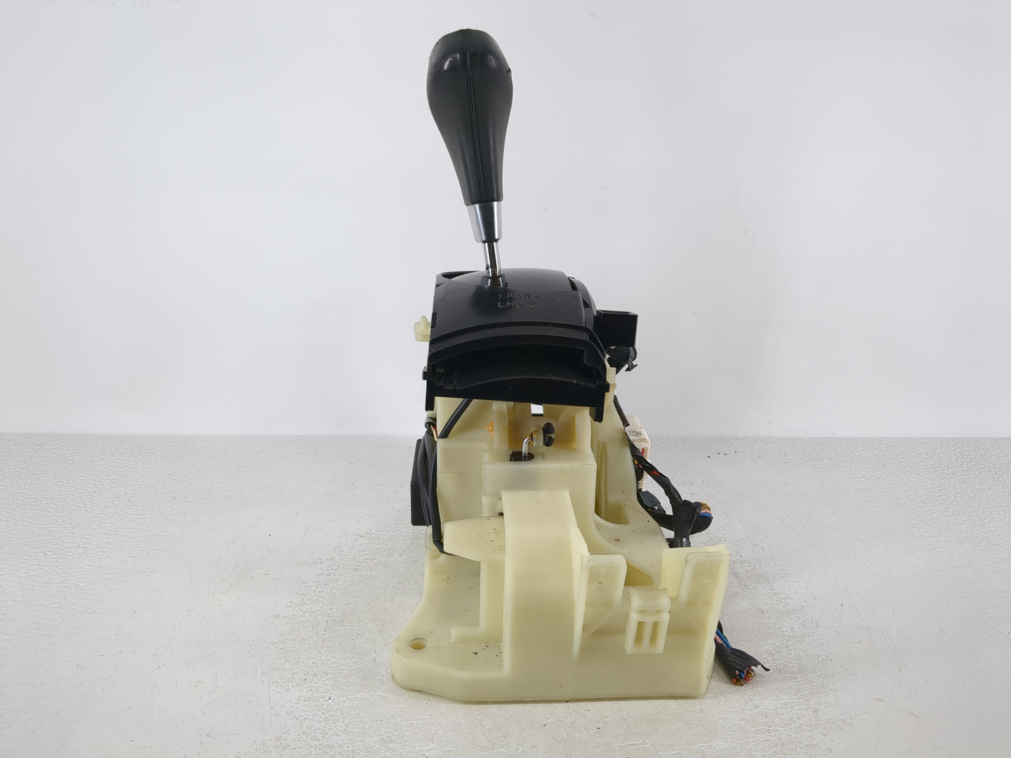 2014 Hyundai Veloster Floor Console Assembly Shifter - Oemusedautoparts1.com
