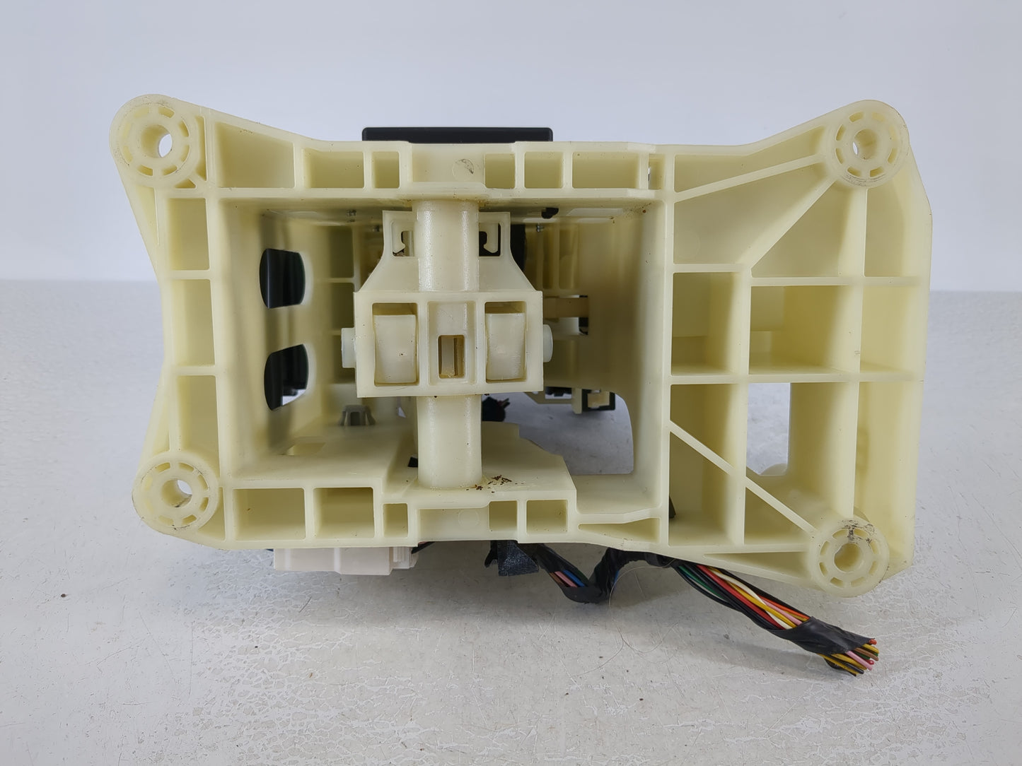 2014 Hyundai Veloster Floor Console Assembly Shifter - Oemusedautoparts1.com