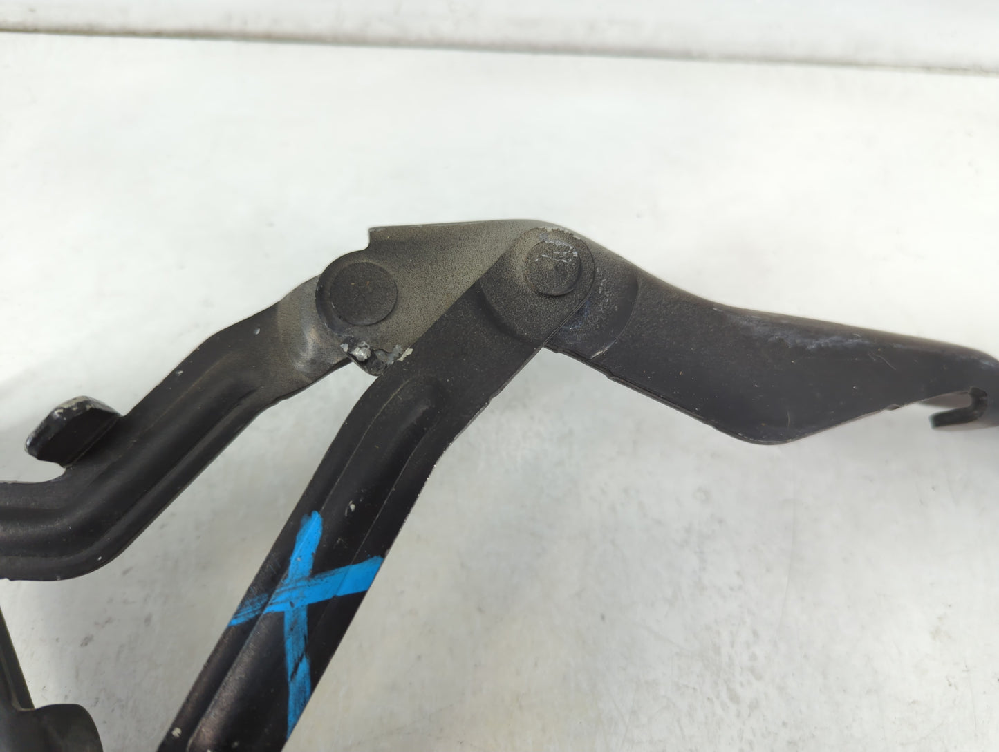 2014 Hyundai Veloster Passenger Right Hood Hinge - Oemusedautoparts1.com