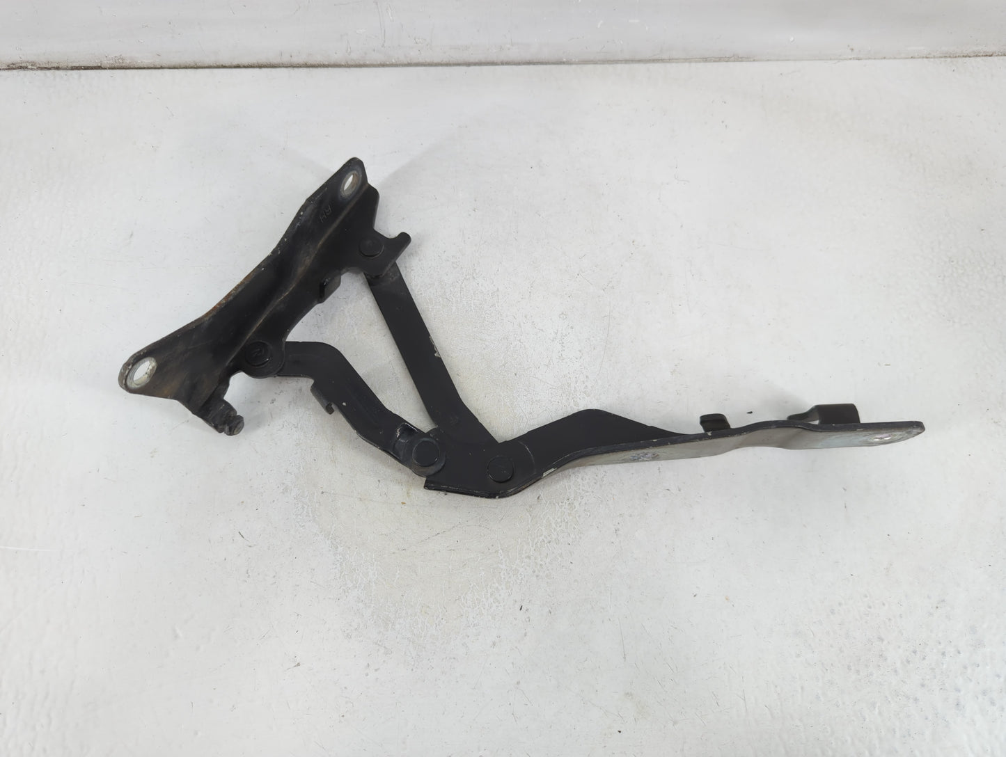 2014 Hyundai Veloster Passenger Right Hood Hinge - Oemusedautoparts1.com