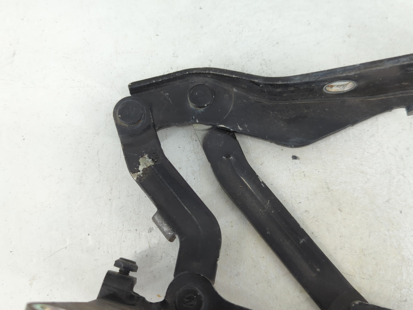 2014 Hyundai Veloster Driver Left Hood Hinge - Oemusedautoparts1.com