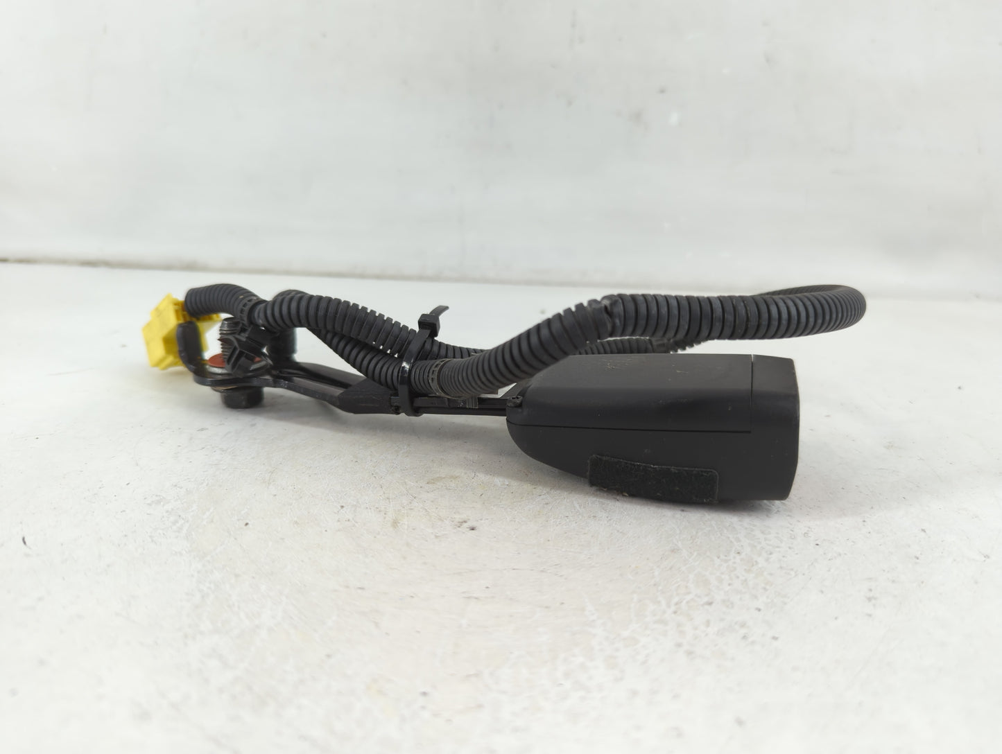 2012-2017 Hyundai Veloster Passenger Front Seatbelt Buckle - Oemusedautoparts1.com