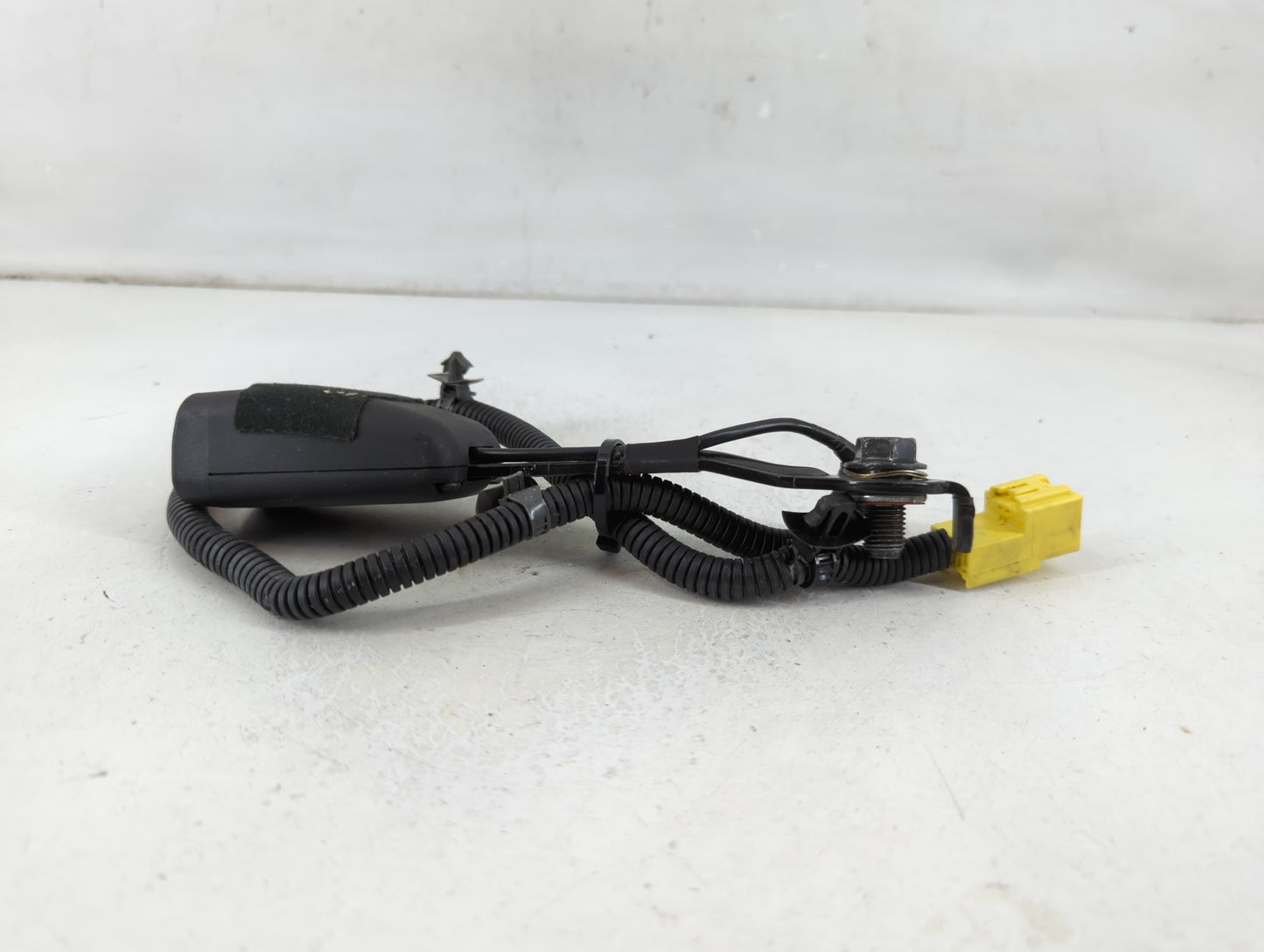 2012-2017 Hyundai Veloster Passenger Front Seatbelt Buckle 984229 - Oemusedautoparts1.com