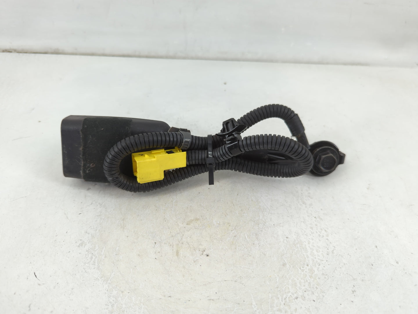2012-2017 Hyundai Veloster Driver Seatbelt Buckle - Oemusedautoparts1.com