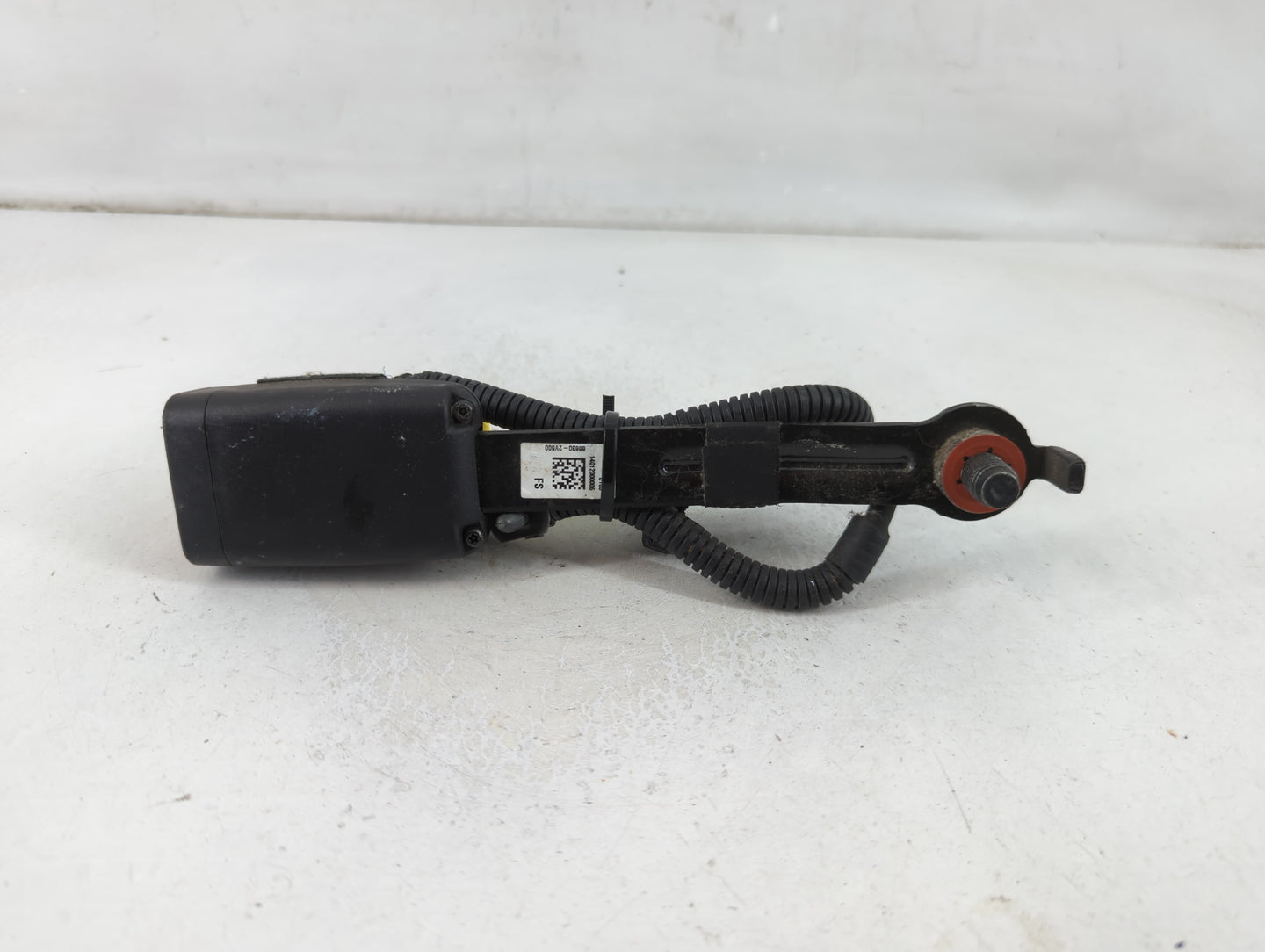 2012-2017 Hyundai Veloster Driver Seatbelt Buckle - Oemusedautoparts1.com