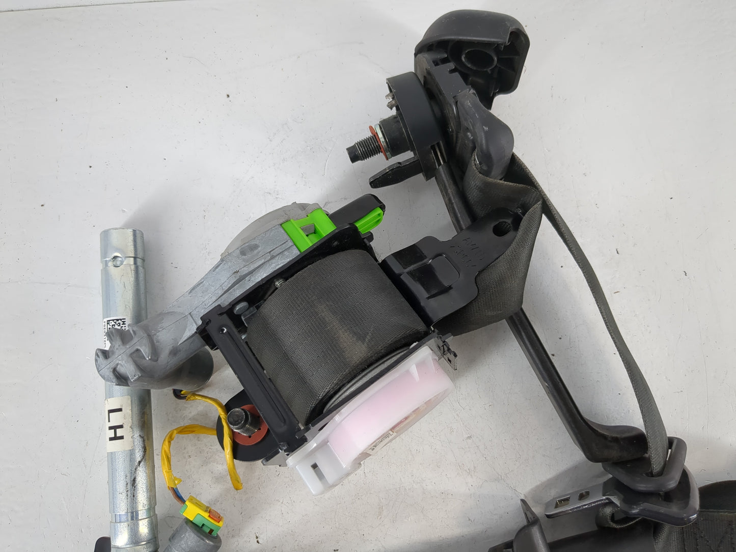 2012-2017 Hyundai Veloster Drvier Front Seatbelt Retractor - Oemusedautoparts1.com