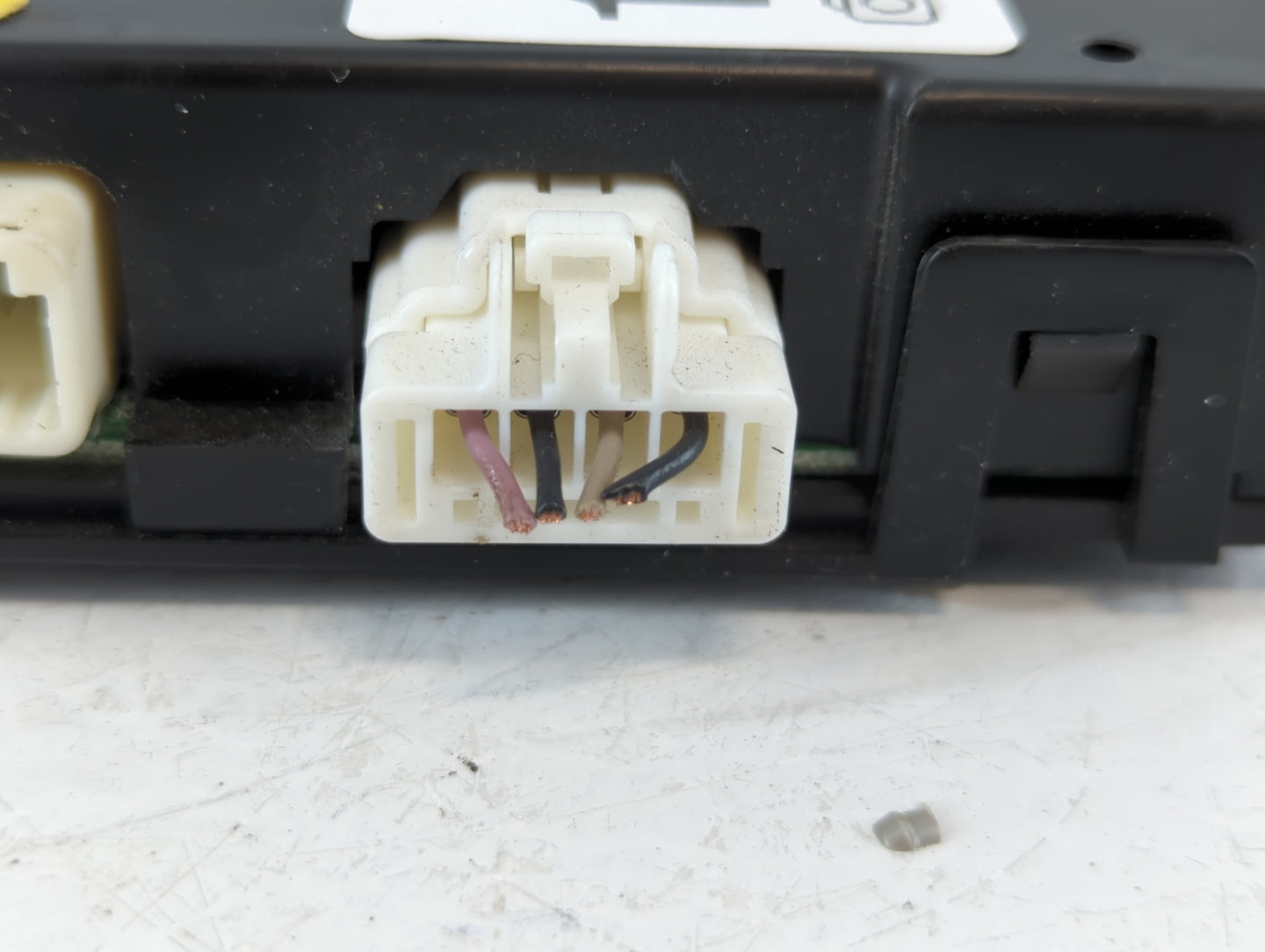 2014-2014 Infiniti Q50 Temperature Control Module 27760 4hf0c - Oemusedautoparts1.com