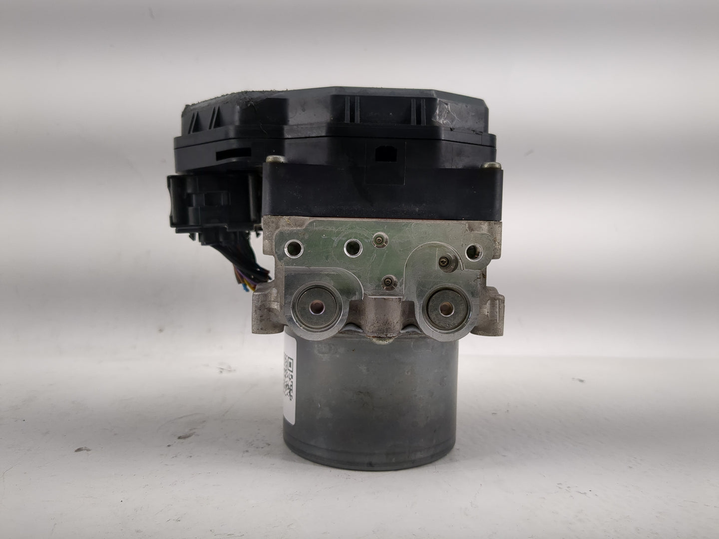 2015 Infiniti Q50 ABS Pump Control Module Replacement P/N:47660 4GB1A Fits OEM Used Auto Parts - Oemusedautoparts1.com