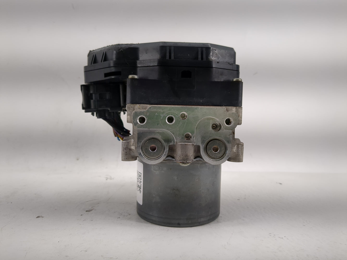 2015 Infiniti Q50 ABS Pump Control Module Replacement P/N:47660 4GB1A Fits OEM Used Auto Parts - Oemusedautoparts1.com