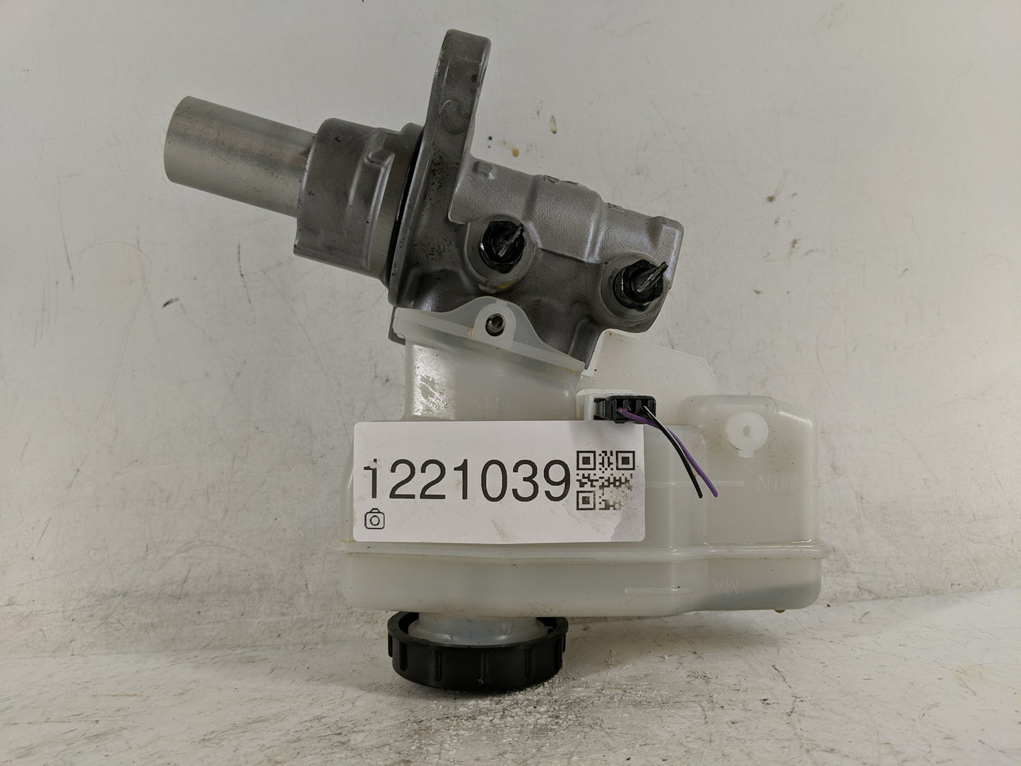 2014-2020 Infiniti Q50 Brake Master Cylinder - Oemusedautoparts1.com