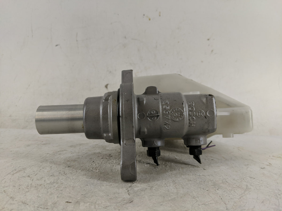 2014-2020 Infiniti Q50 Brake Master Cylinder 1221039 - Oemusedautoparts1.com