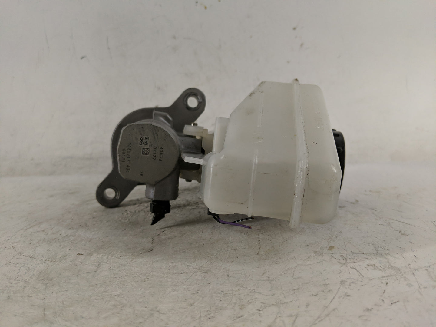 2014-2020 Infiniti Q50 Brake Master Cylinder 1221039 - Oemusedautoparts1.com