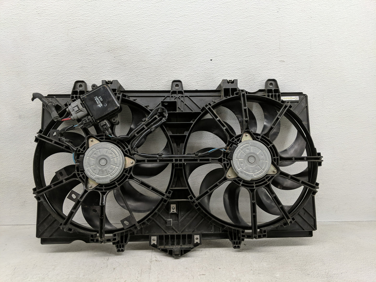 2014-2018 Infiniti Q50 Electric Radiator Cooling Fan Motor Assembly Fits Fits 2014 2016 2017 2018 OEM Used Auto Parts - Oemu