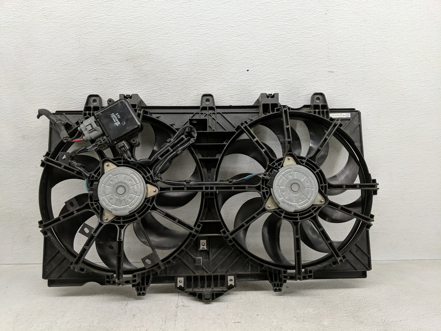 2014-2018 Infiniti Q50 Electric Radiator Cooling Fan Motor Assembly Fits Fits 2014 2016 2017 2018 OEM Used Auto Parts - Oemu