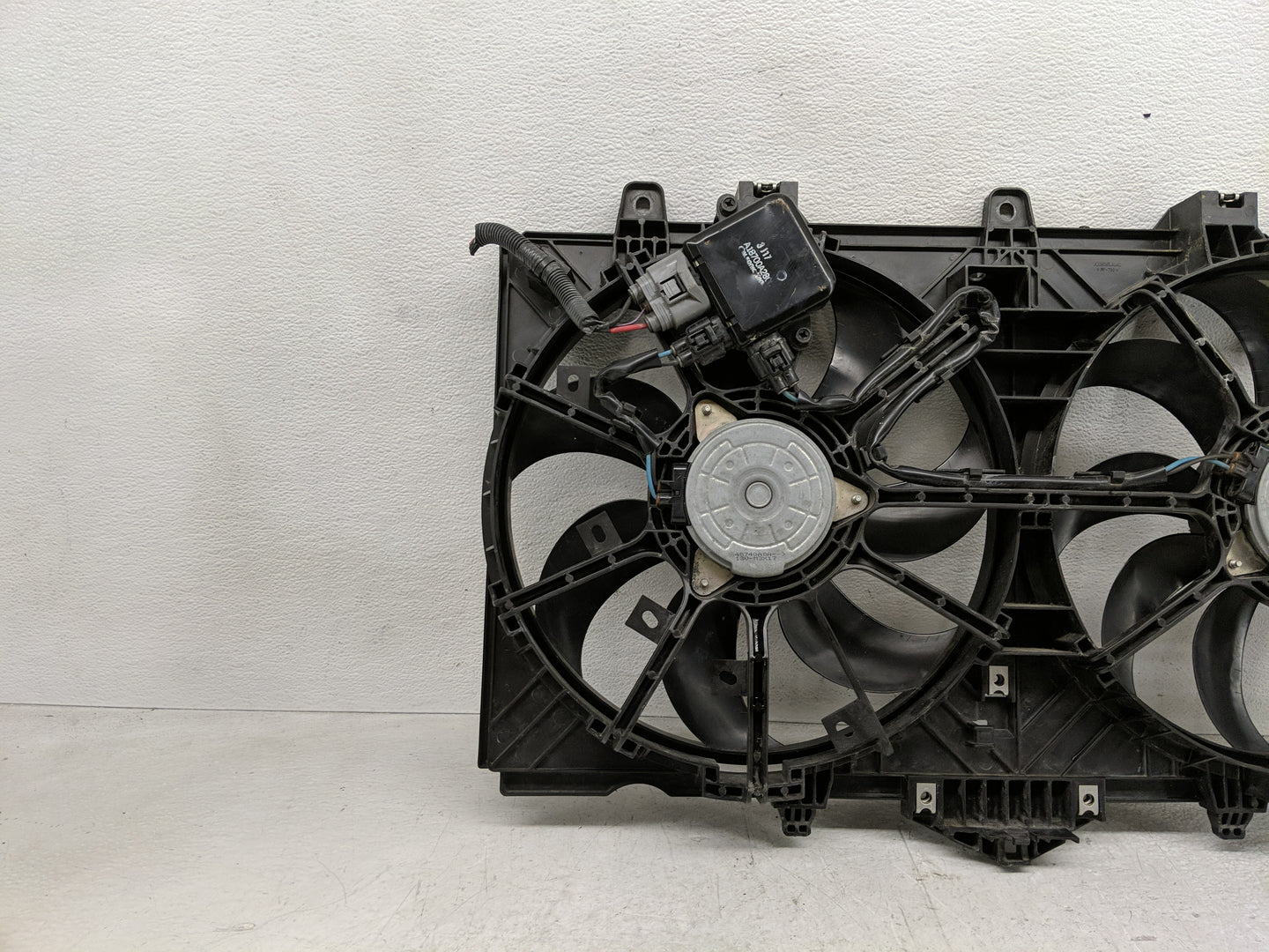 2014-2018 Infiniti Q50 Electric Radiator Cooling Fan Motor Assembly Fits Fits 2014 2016 2017 2018 OEM Used Auto Parts - Oemu