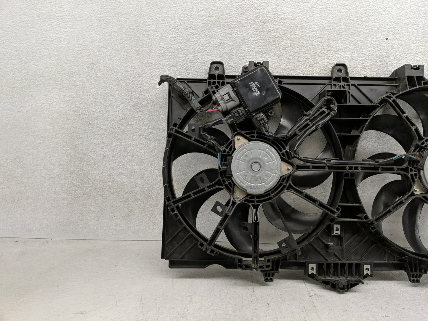 2014-2018 Infiniti Q50 Electric Radiator Cooling Fan Motor Assembly Fits Fits 2014 2016 2017 2018 OEM Used Auto Parts - Oemu