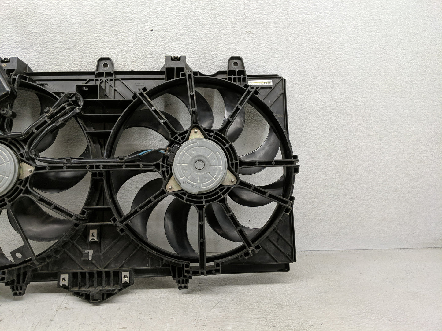 2014-2018 Infiniti Q50 Electric Radiator Cooling Fan Motor Assembly Fits Fits 2014 2016 2017 2018 OEM Used Auto Parts - Oemu