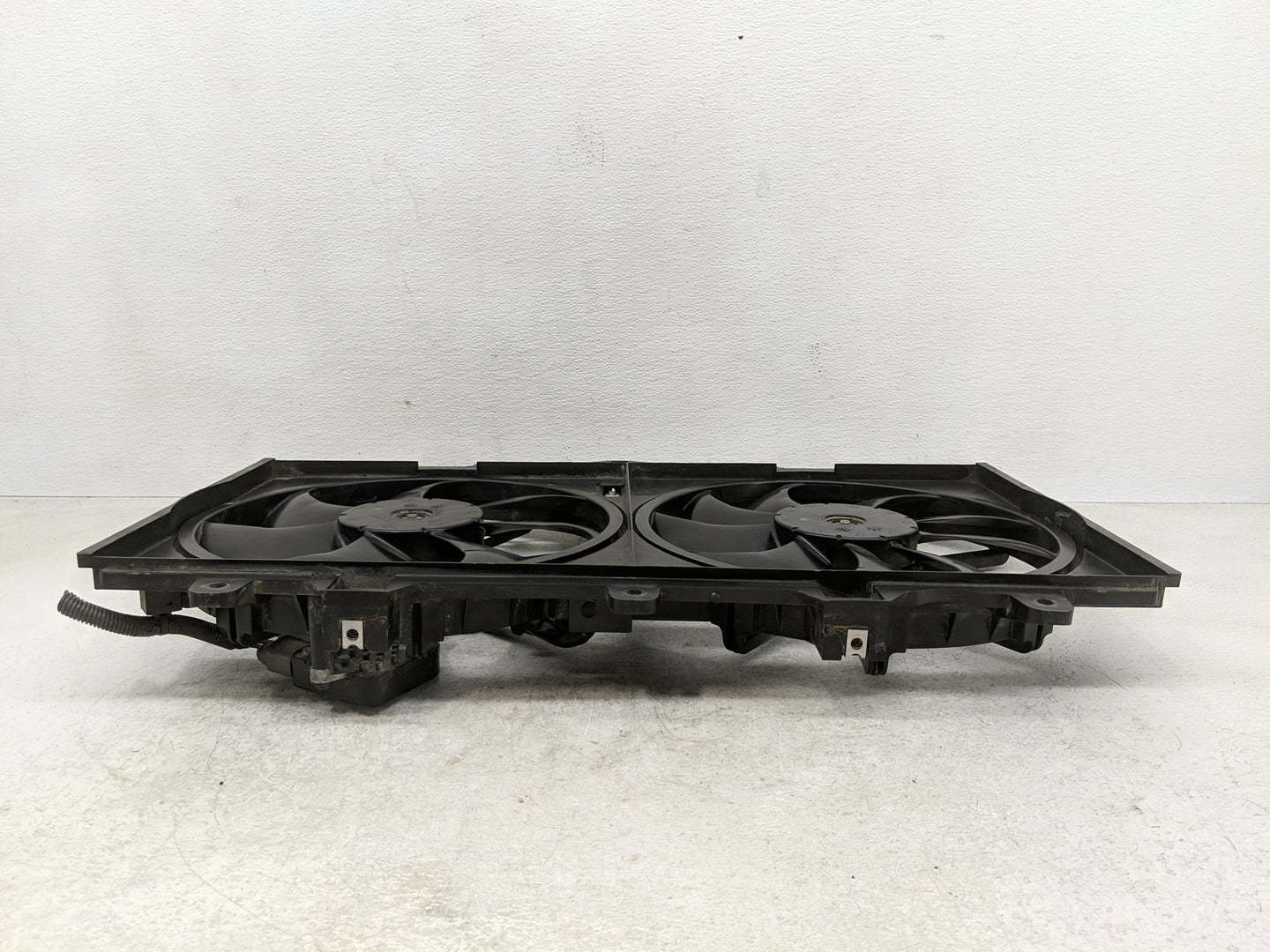 2014-2018 Infiniti Q50 Electric Radiator Cooling Fan Motor Assembly Fits Fits 2014 2016 2017 2018 OEM Used Auto Parts - Oemu