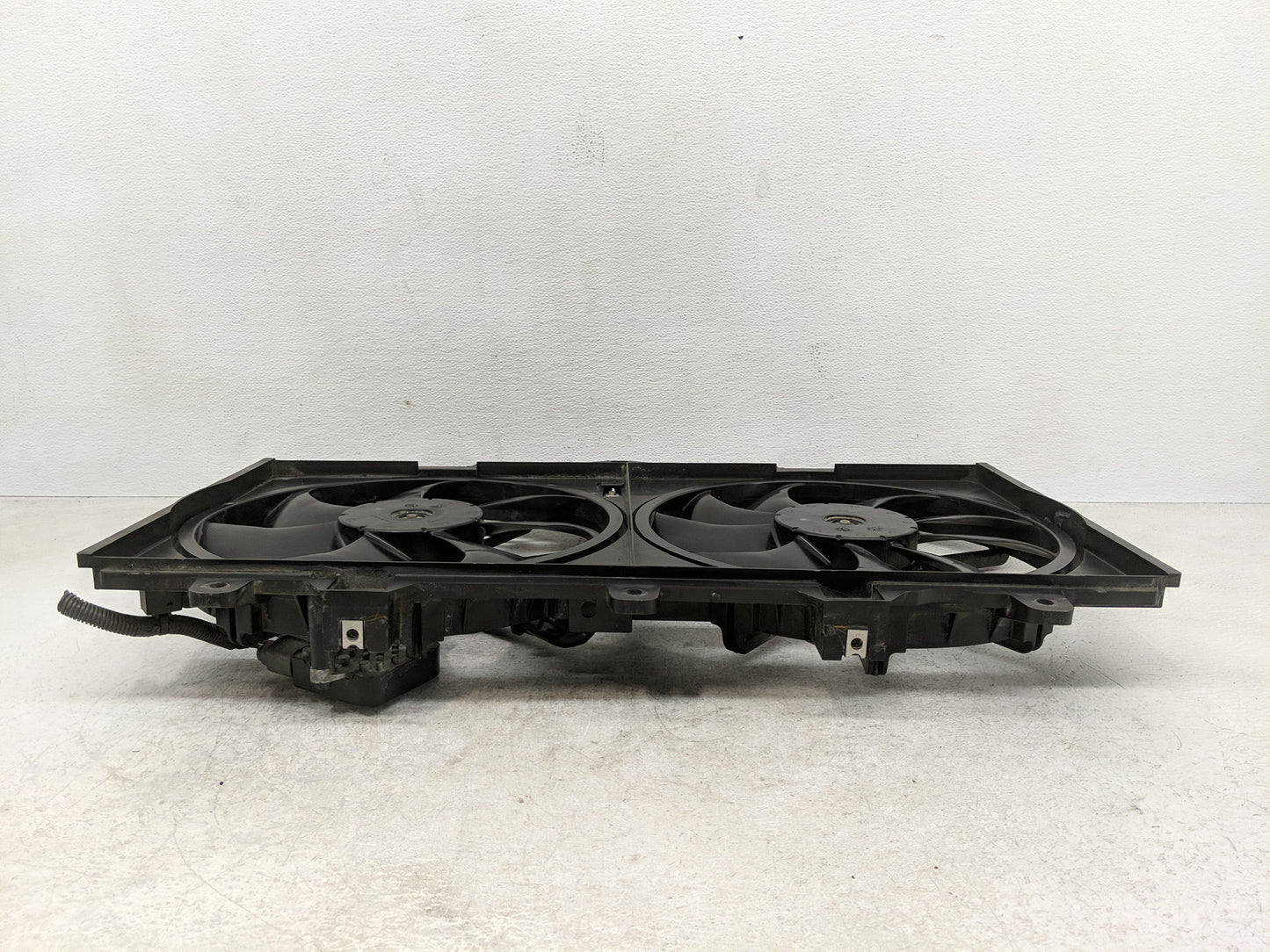2014-2018 Infiniti Q50 Electric Radiator Cooling Fan Motor Assembly Fits Fits 2014 2016 2017 2018 OEM Used Auto Parts - Oemu