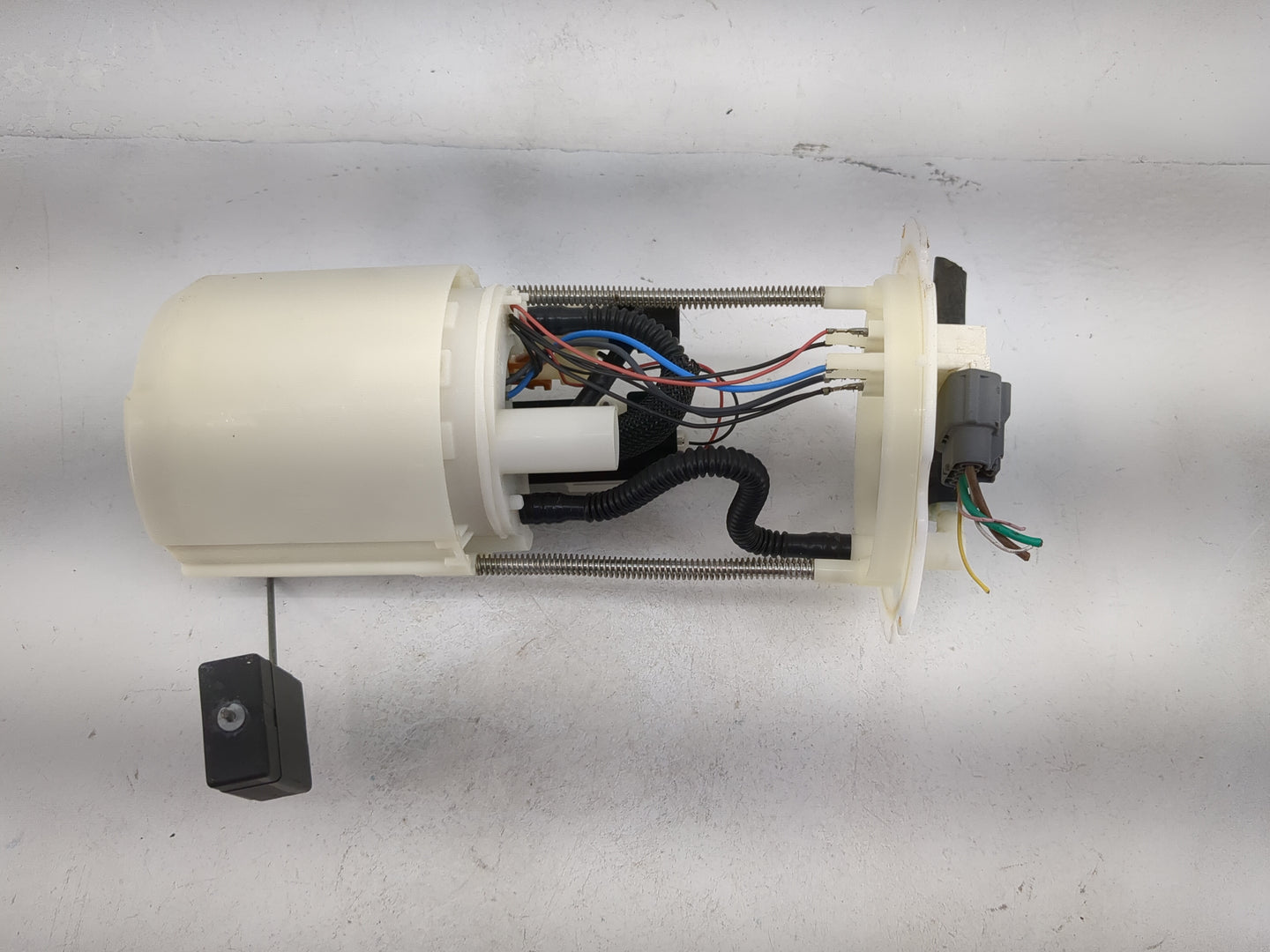 2014-2015 Infiniti Q50 Electrical Gas Fuel Pump Assembly - Oemusedautoparts1.com