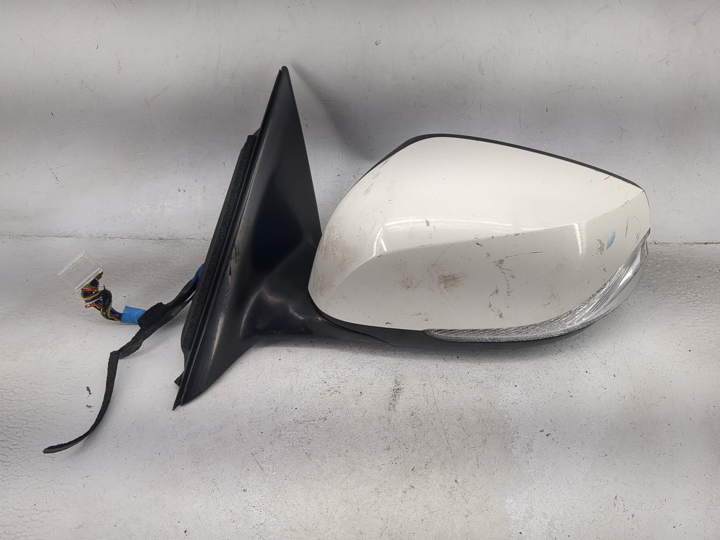2014-2020 Infiniti Q50 Driver Side View Mirror - Left Door Mirror OEM Used - Oemusedautoparts1.com