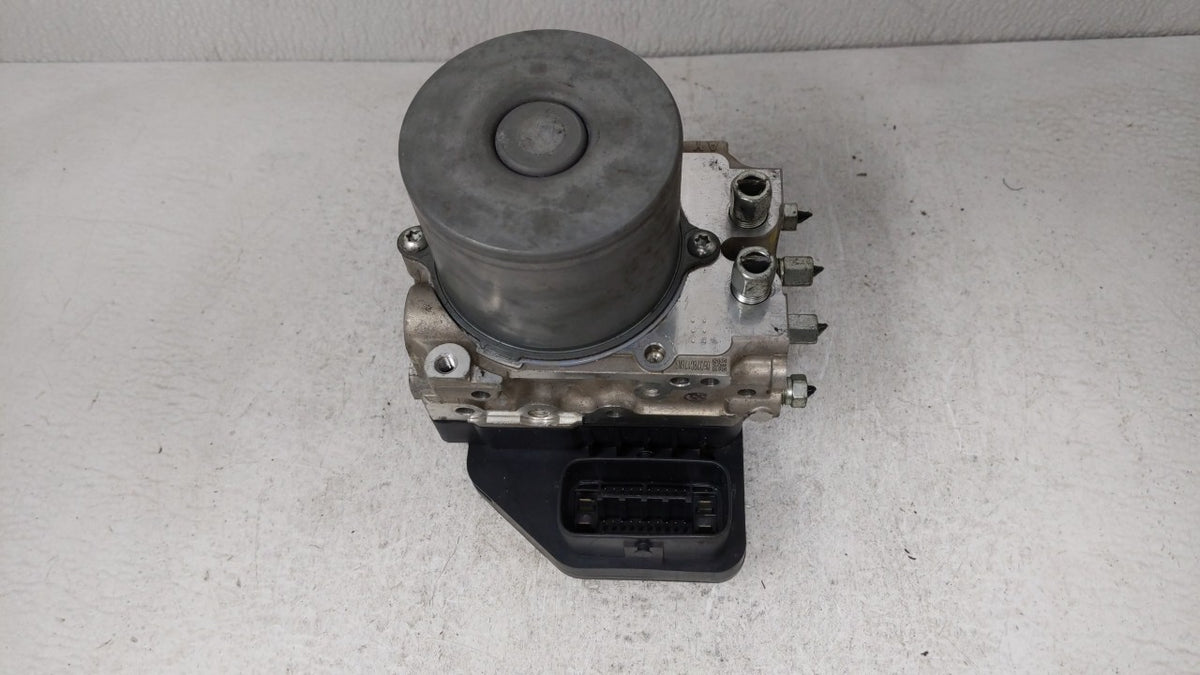 2014-2015 Infiniti Q50 Anti-Lock Brake ABS Pump Module Actuator OEM P/N:47660 4GE1D Fits Fits 2014 2015 OEM Used Auto Parts 