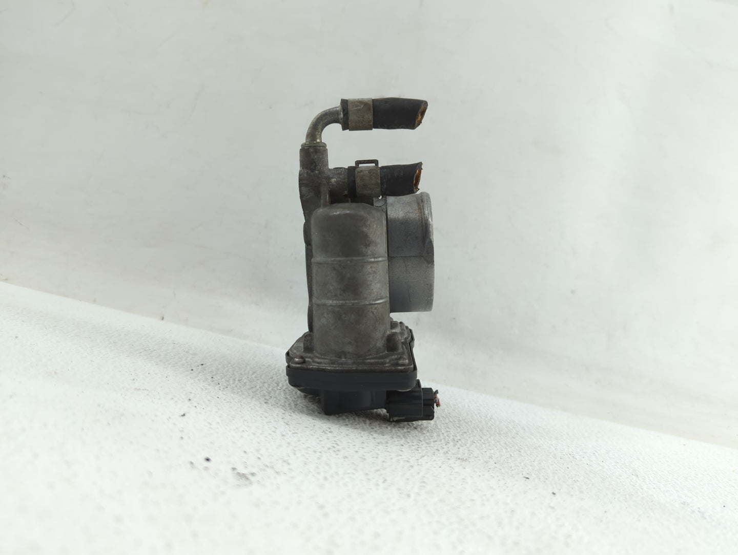 2014-2018 Infiniti Q50 Throttle Body P/N:RME60-12 526-02 Fits OEM Used Auto Parts - Oemusedautoparts1.com