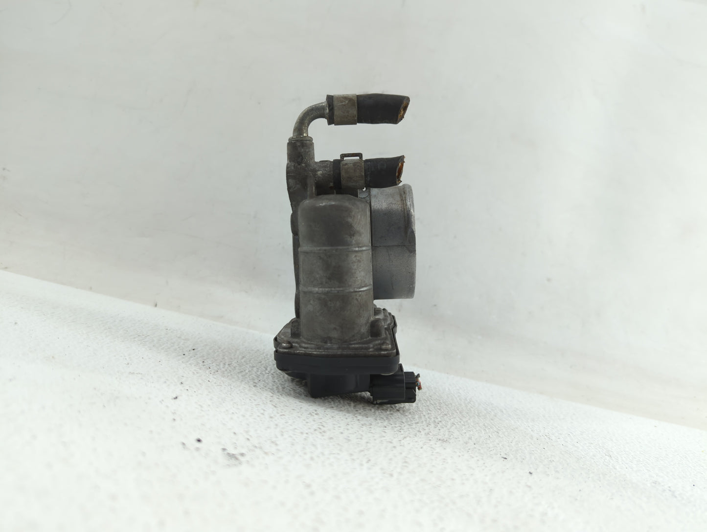 2014-2018 Infiniti Q50 Throttle Body P/N:RME60-12 526-02 Fits OEM Used Auto Parts - Oemusedautoparts1.com