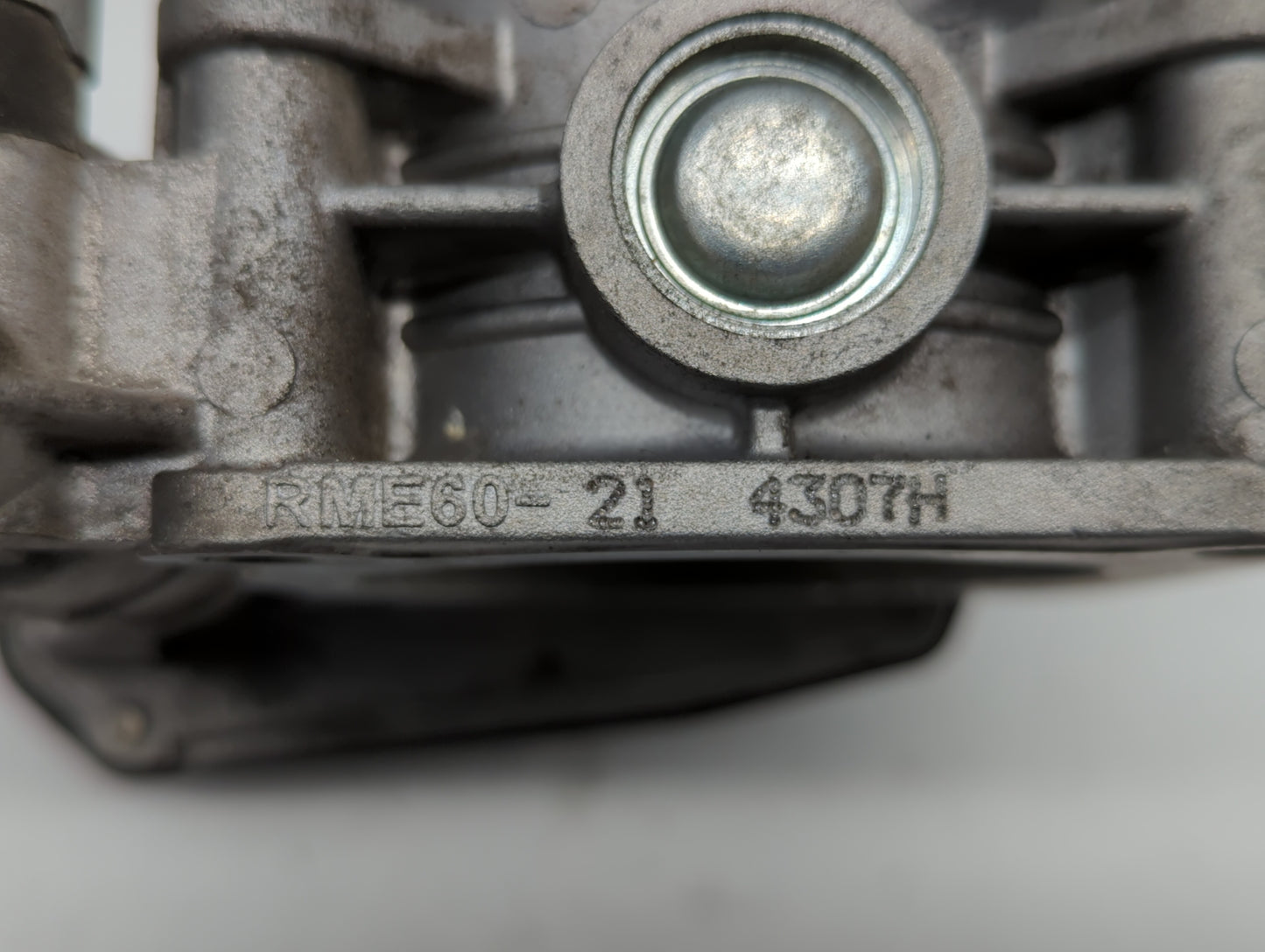 2014-2018 Infiniti Q50 Throttle Body P/N:RME60-12 526-02 Fits OEM Used Auto Parts - Oemusedautoparts1.com