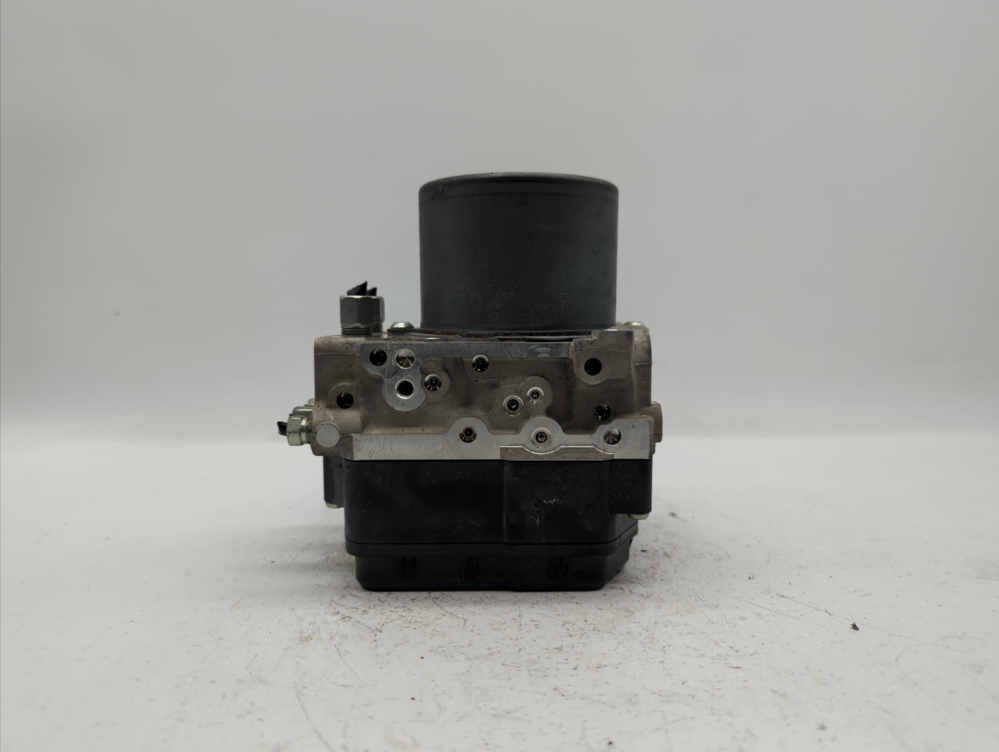 2014-2015 Infiniti Q50 ABS Pump Control Module Replacement P/N:47660 4GE1D Fits Fits 2014 2015 OEM Used Auto Parts - Oemused