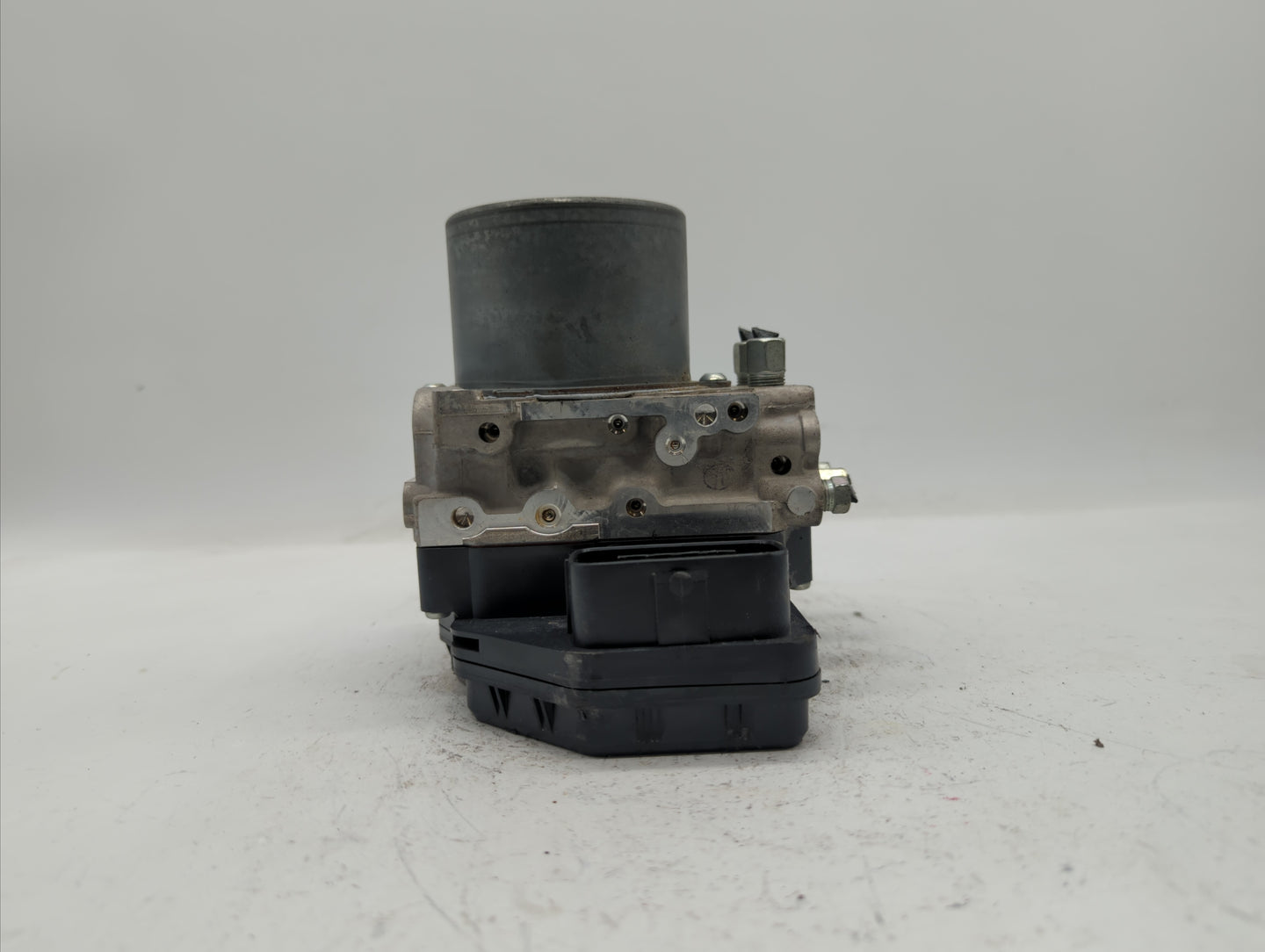 2014-2015 Infiniti Q50 ABS Pump Control Module Replacement P/N:47660 4GE1D Fits Fits 2014 2015 OEM Used Auto Parts - Oemused