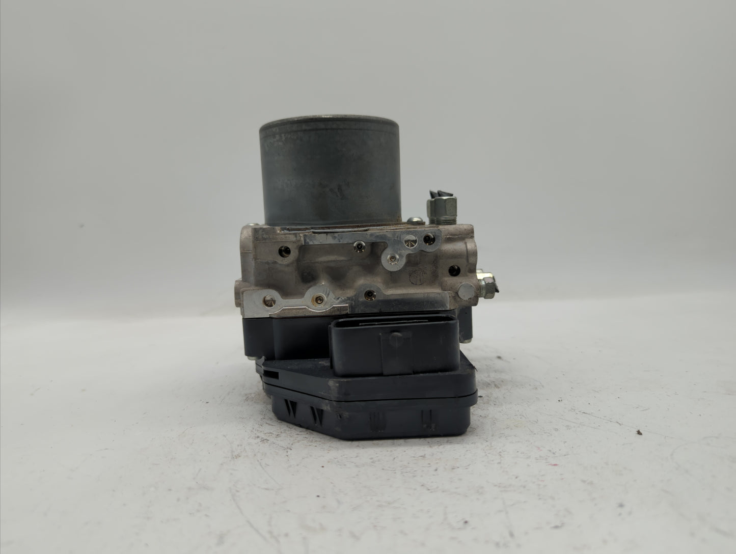 2014-2015 Infiniti Q50 ABS Pump Control Module Replacement P/N:47660 4GE1D Fits Fits 2014 2015 OEM Used Auto Parts - Oemused