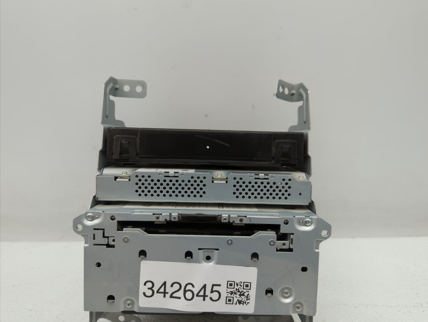 2014-2018 Infiniti Q50 Am Fm Cd Player Radio Receiver - Oemusedautoparts1.com