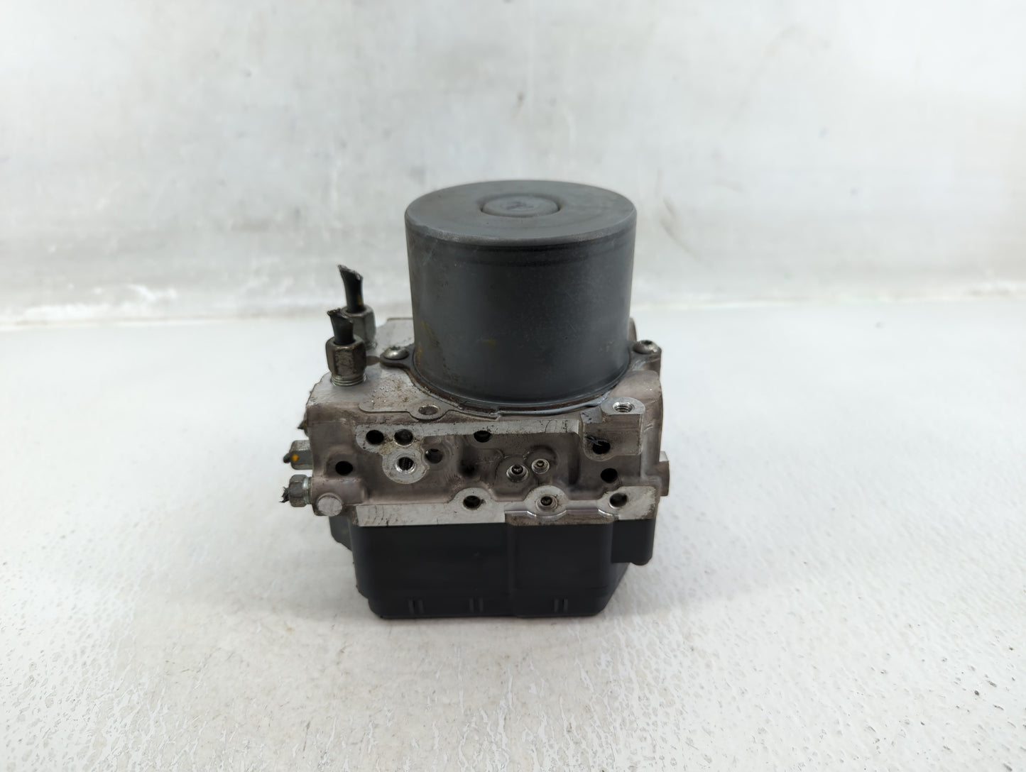 2014-2015 Infiniti Q50 ABS Pump Control Module Replacement P/N:47660-4GE1D 133800-5810 Fits Fits 2014 2015 OEM Used Auto Par