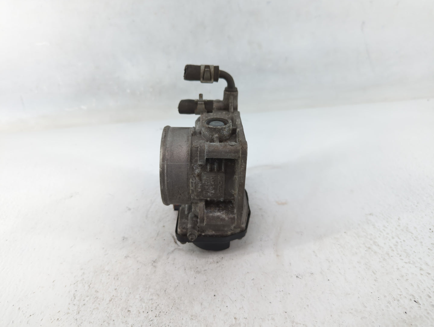 2014-2018 Infiniti Q50 Throttle Body P/N:4220H RME60-16 Fits OEM Used Auto Parts - Oemusedautoparts1.com