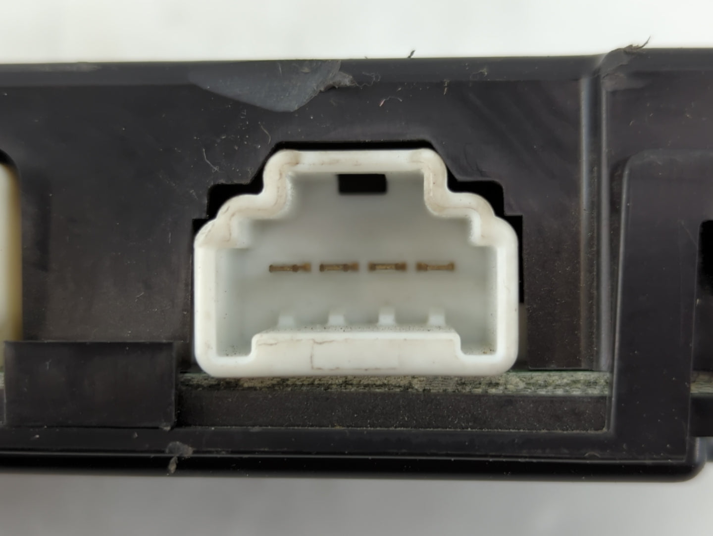 2014-2014 Infiniti Q50 Chassis Control Module Ccm Bcm Body Control - Oemusedautoparts1.com