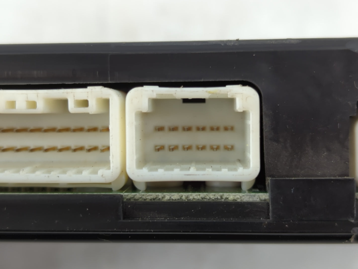 2014-2014 Infiniti Q50 Chassis Control Module Ccm Bcm Body Control - Oemusedautoparts1.com