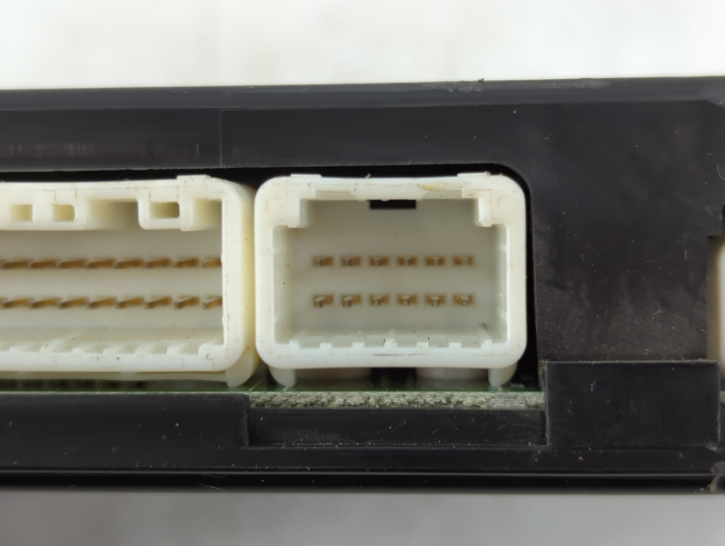 2014-2014 Infiniti Q50 Chassis Control Module Ccm Bcm Body Control - Oemusedautoparts1.com