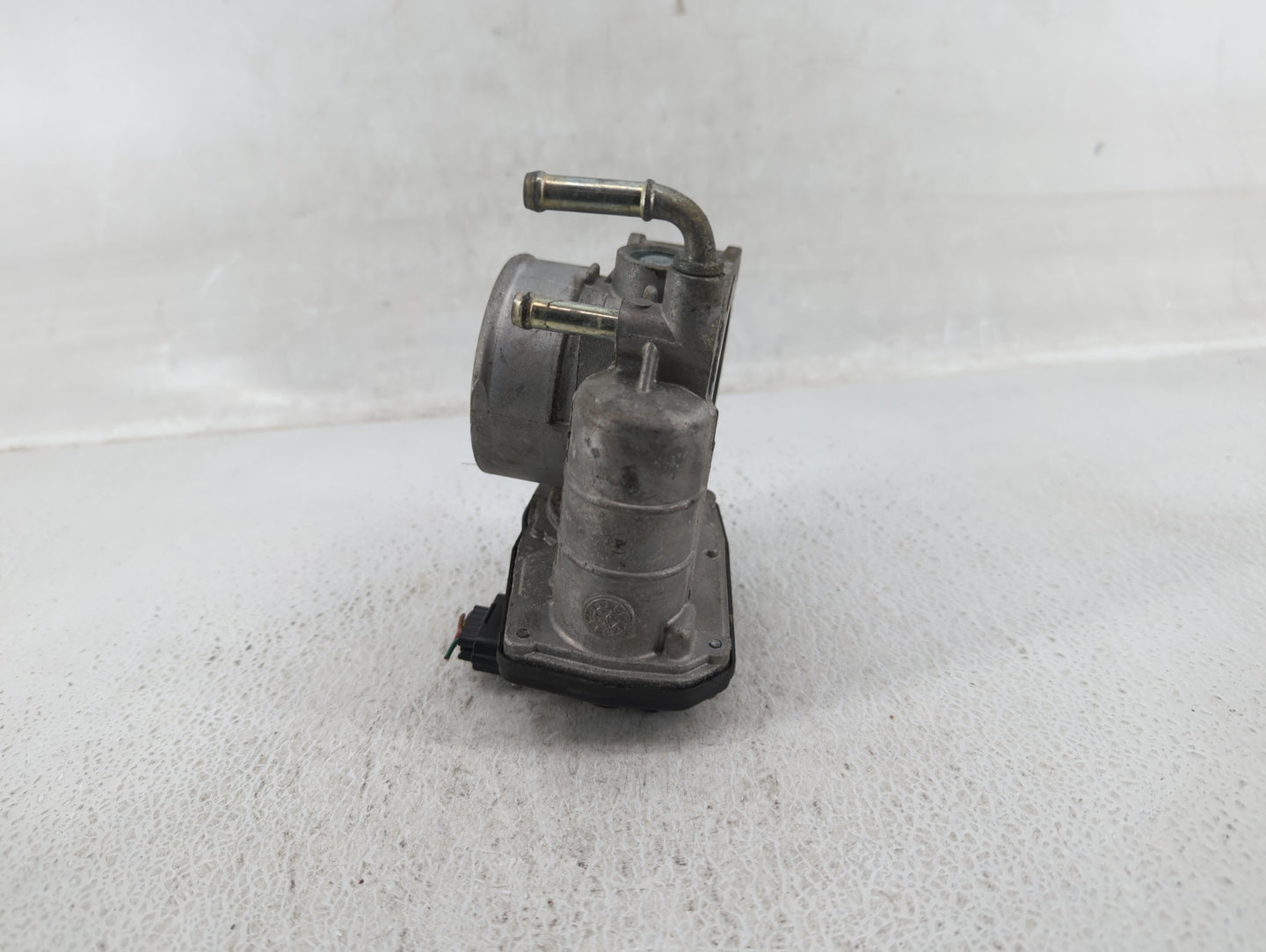2014-2015 Infiniti Q60 Throttle Body P/N:RME60-21 526-023108 Fits OEM Used Auto Parts - Oemusedautoparts1.com