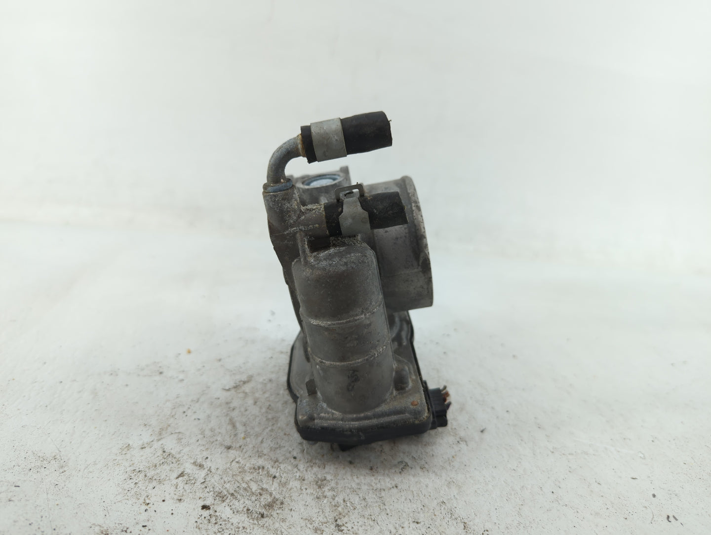 2014-2019 Infiniti Q70 Throttle Body P/N:526-02 RME60-16 Fits OEM Used Auto Parts - Oemusedautoparts1.com
