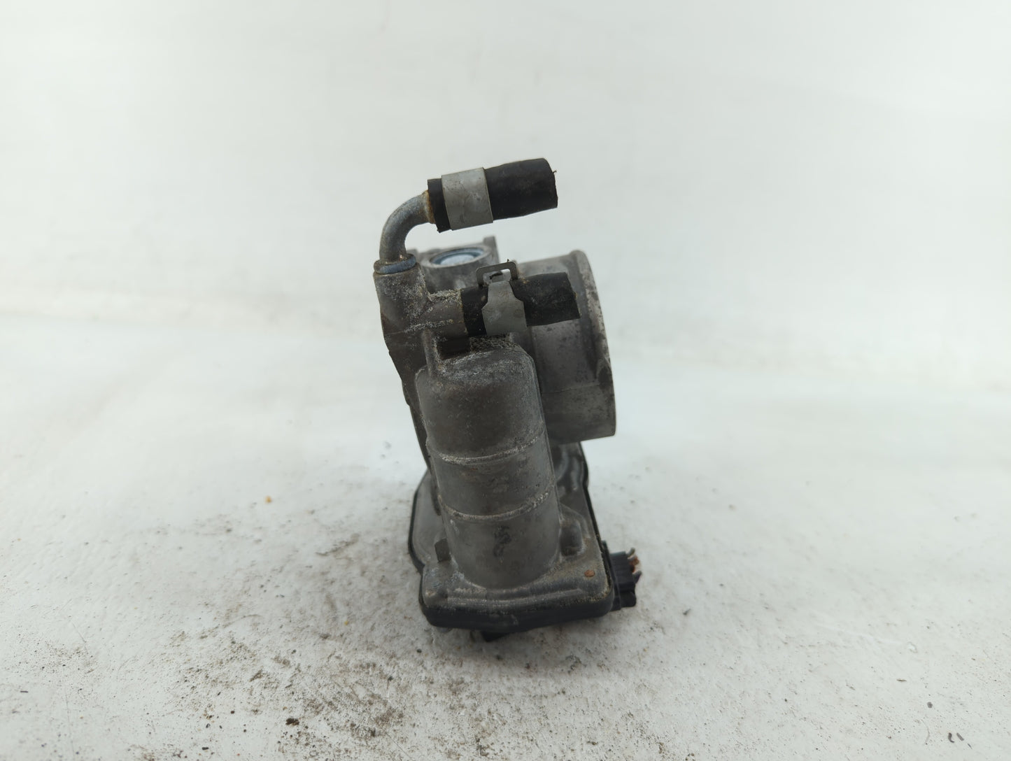 2014-2019 Infiniti Q70 Throttle Body P/N:526-02 RME60-16 Fits OEM Used Auto Parts - Oemusedautoparts1.com