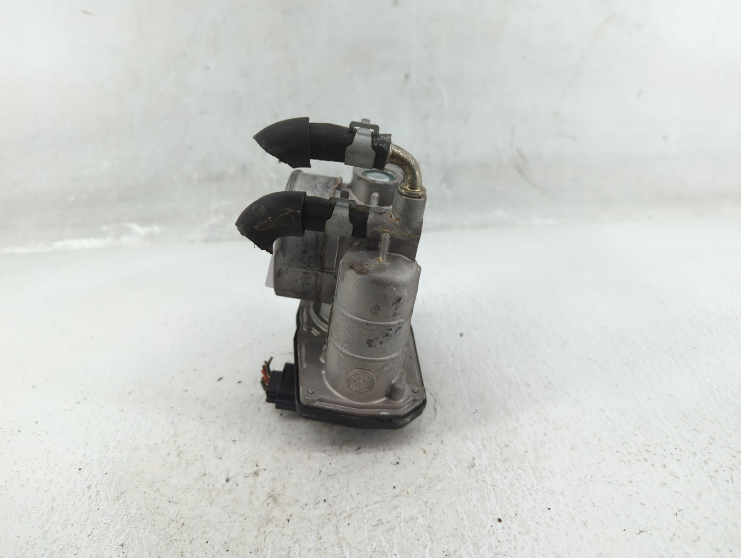 2014-2019 Infiniti Q70 Throttle Body P/N:RME60-21 3Y25H 3Y25H Fits OEM Used Auto Parts - Oemusedautoparts1.com