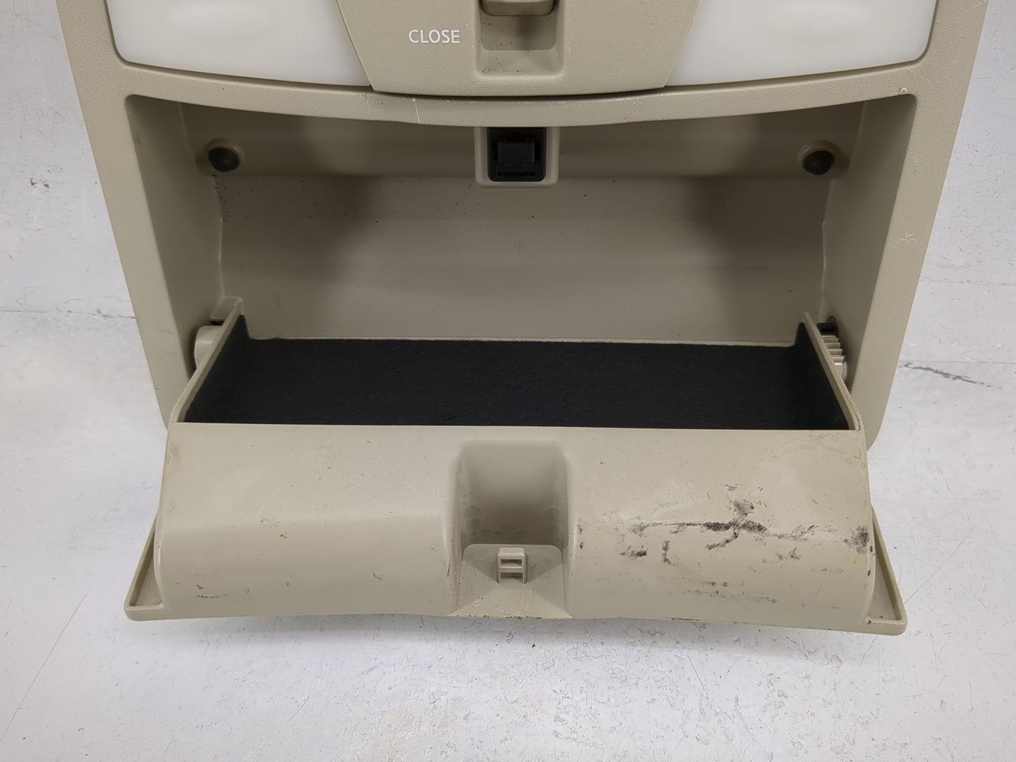 2014 Infiniti Qx80 Overhead Roof Console - Oemusedautoparts1.com