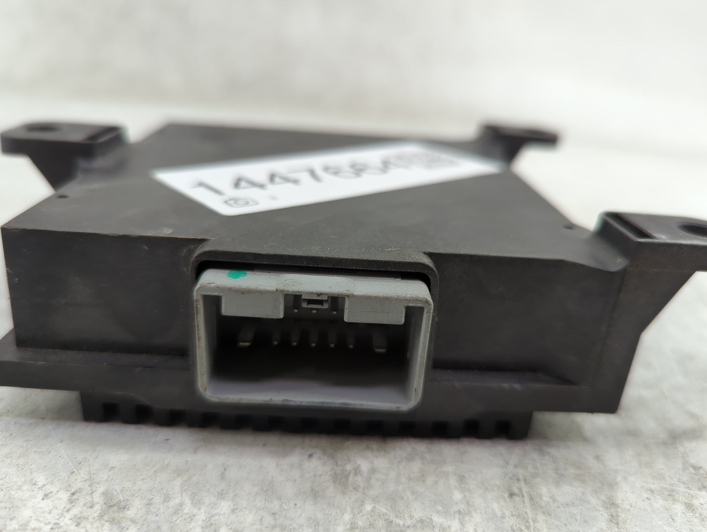 2014 Jaguar Xf Body Control Module Bcm Inner Cabin Fuse Box - Oemusedautoparts1.com