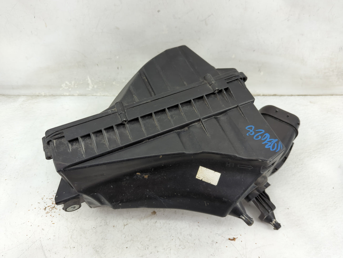 2013-2014 Jaguar Xf Air Cleaner Intake-duct Hose Tube 1459774 - Oemusedautoparts1.com